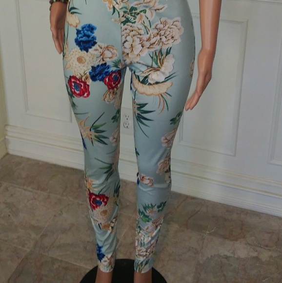 LAST ONE!!! Floral Print Bandeau Two Piece Set - Picture 3 of 5